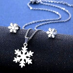 SNOWFLAKE EARRING AND NECKLACE SET STAINLESS STEEL 18 INCH CHAIN